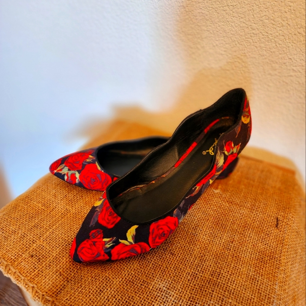 Qupid Rose Floral Ballet Flats Size 7